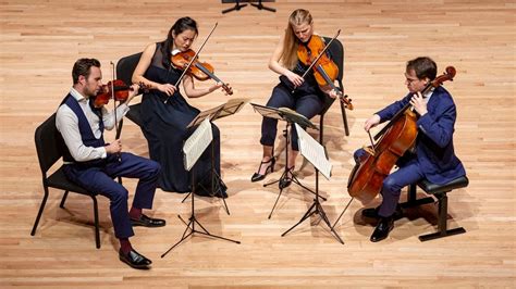 what distinguishes chamber music from orchestral music: the dynamics of silence